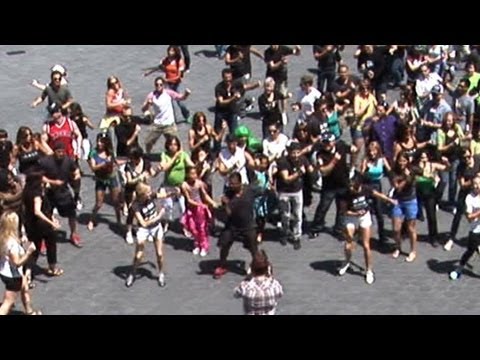 'Carlton Dance' Flash Mob!!! -- Alfonso Ribeiro LEADS