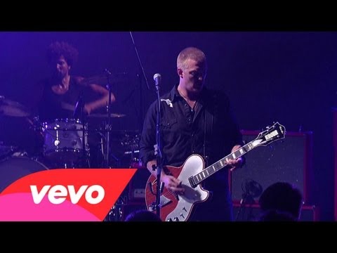 Queens Of The Stone Age - Smooth Sailing (Live on Letterman)