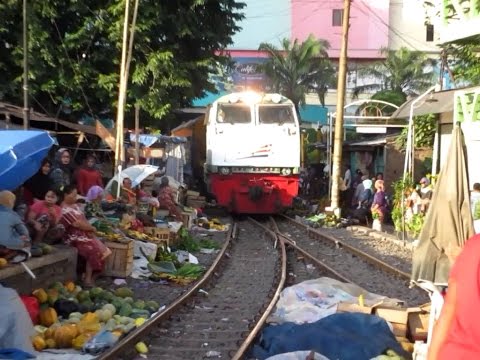 Aktivitas di Pasar Rel Dupak Magersari, Railway Market