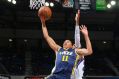 Exum goes for the dunk against the Sacramento Kings.