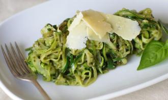 Zucchini linguine with pesto