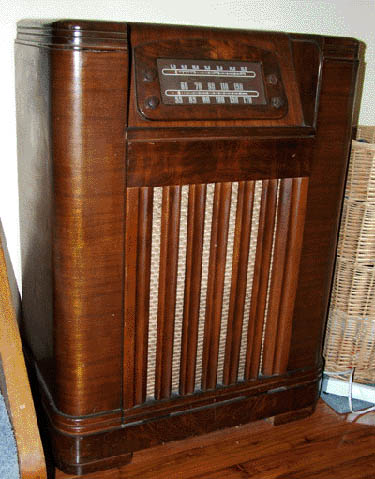 my 1946 Philco AM/SW/Phono radio