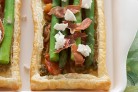 Asparagus tarts with goat's cheese