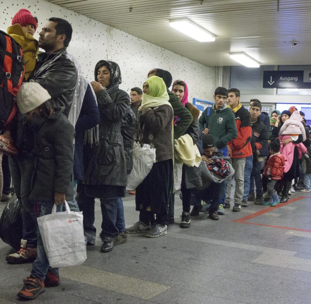 Flüchtlinge kommen am Bahnhof Schönefeld an. Immer mehr Asylsuchende klagen gegen abgelehnte Anträge