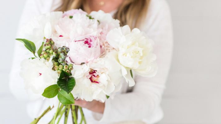 November is peony season: 14 show-stealing bridal bouquets