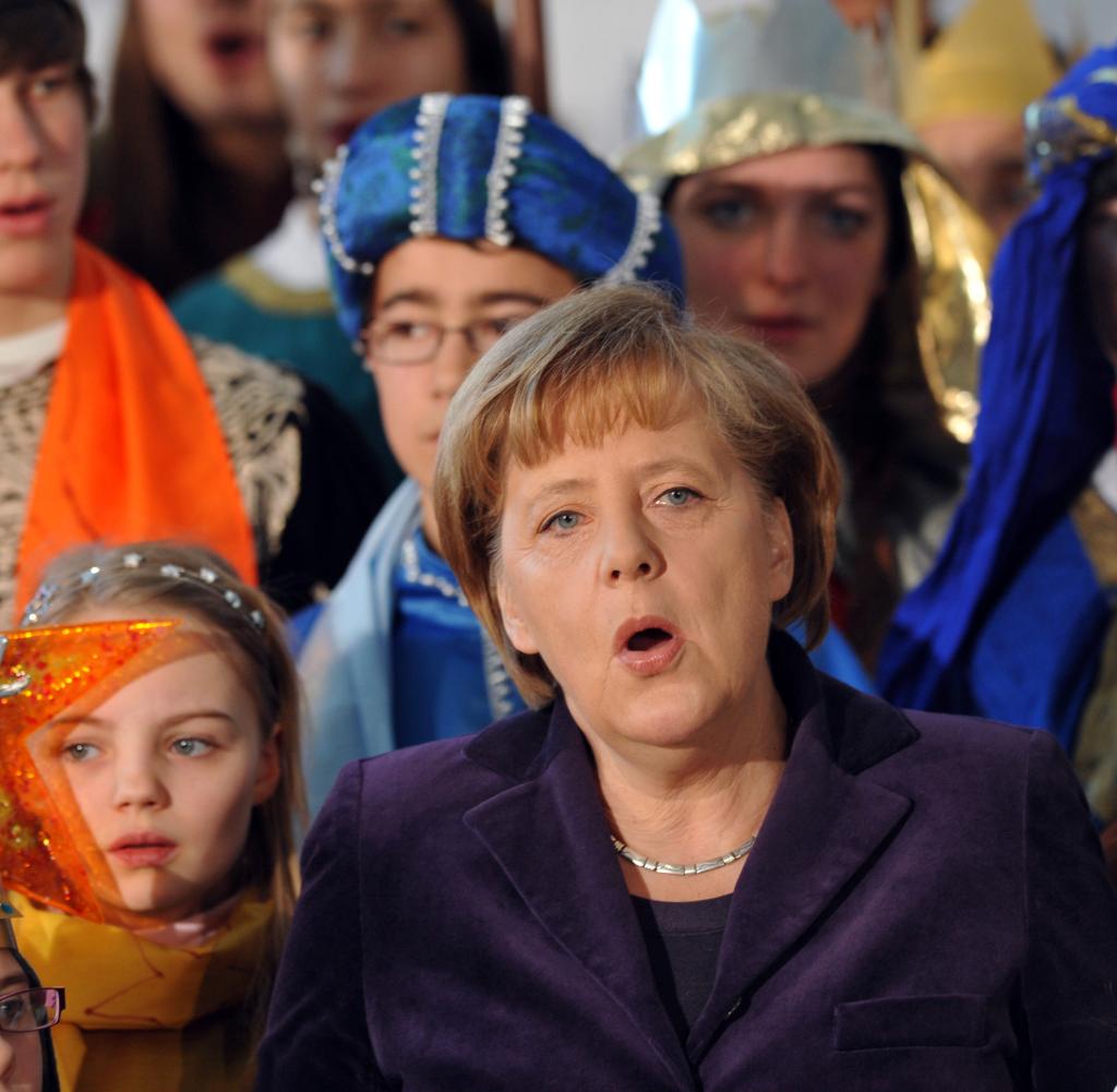 Merkel mit Sternsingern