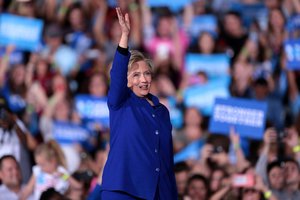 Hillary Clinton speaking at a campaign event in Tempe, Arizona, 2 November 2016