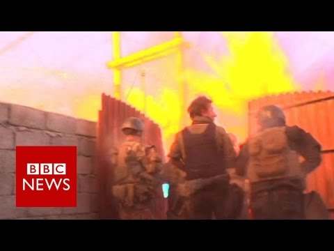 Mosul: Iraqi troops face bomb attack - BBC News