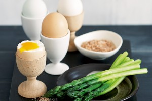 Soft-boiled eggs with Sichuan salt and asparagus soldiers