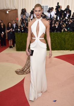 Karlie Kloss destroyed her Met Gala dress