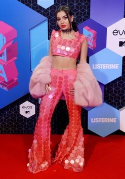 EMAs 2016: Red carpet arrivals 