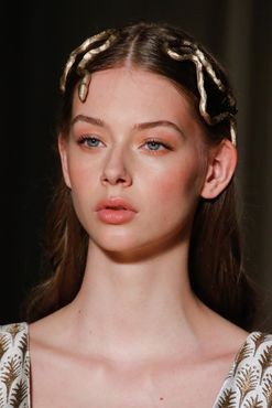 15 hair and beauty looks from haute couture that say 'I'm not like every other bride'