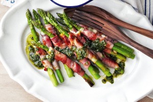 Chargrilled prosciutto asparagus with pesto dressing