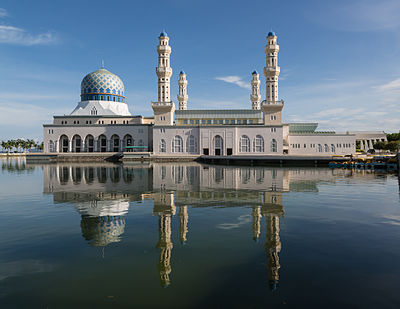 Masigit Kota Kinabalu di sisi selatan Likas, Kota Kinabalu, Sabah