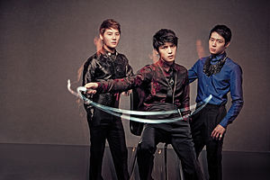 LG Optimus Q2 광고 사진 - JYJ.jpg