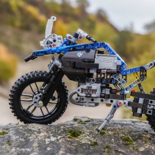 La Bmw R 1200 GS Adventure in chiave Lego