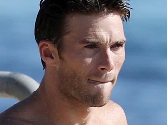 Scott Eastwood strips down at Bondi