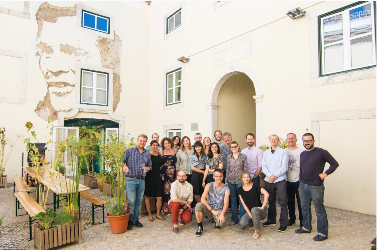 The whole group poses together in Lisbon.  Saša Krajnc, CC BY