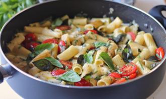 One pan caprese pasta