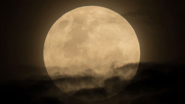 ICYMI: The supermoon from Jarklin, 220 kms north west of Melbourne.