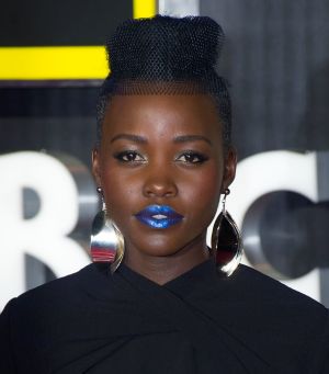 Lupita Nyong'o wore galactic blue lips at the European premiere of <i>Star Wars - The Force Awakens</i>.