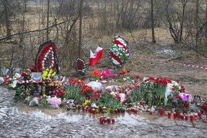 Improvised memorial near the site of the crash of the Polish President Kaczynski.