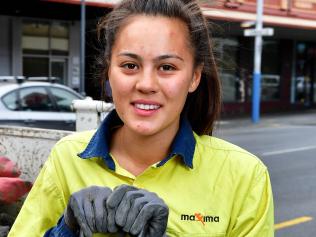 female construction apprentice