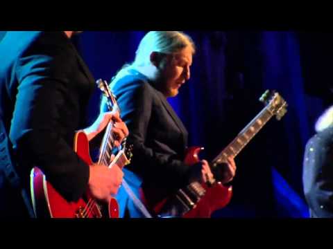 Joe Bonamassa, Dusty Hill, Derek Trucks and Billy Gibbons - Going Down (HD)