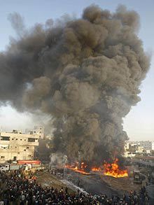 gaza-airstrike_1212508f