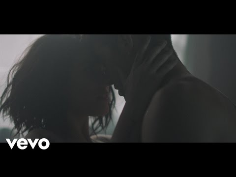 The Chainsmokers - Closer ft. Halsey