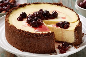 White chocolate cheesecake with fresh cherries