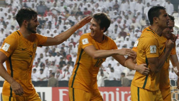 Australia's players celebrate after winning the World Cup 2018 Asia qualifying football match United Arab Emirates versus Australia on September 6, 2016 at the Mohammed Bin Zayed Stadium in Abu Dhabi. / AFP PHOTO / KARIM SAHIB