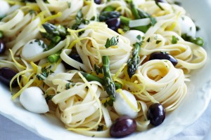 Linguine salad with bocconcini and lemon vinaigrette