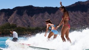 The perfect place to try it surfing: Waikiki Beach.