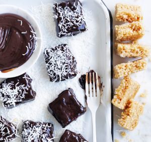 Adam Liaw's crunchy lamingtons (with rice bubbles).