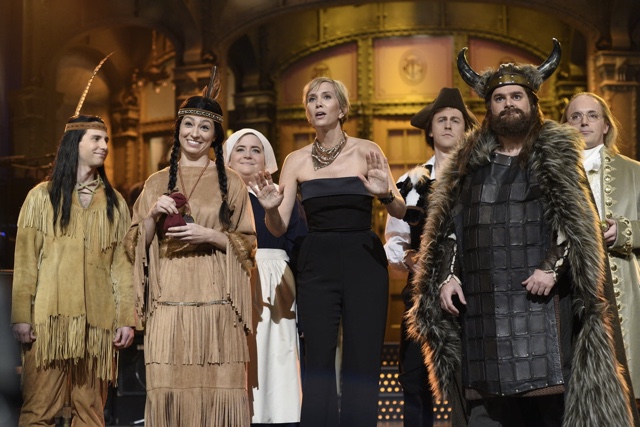 Kristen Wiig Returns To SNL With Thanksgiving History And Cats