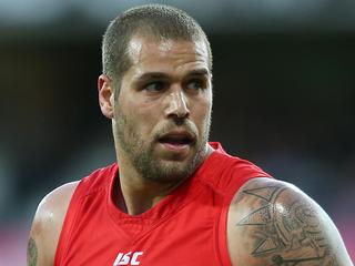 Lance Franklin of the Swans walks with the ball during the Round 23 AFL match between the Sydney Swans and the Richmond Tigers at the SCG in Sydney, Saturday, Aug. 27, 2016. (AAP Image/David Moir) NO ARCHIVING, EDITORIAL USE ONLY
