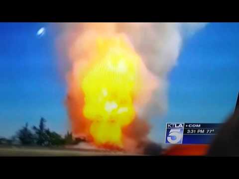 BREAKING NEWS GAS LINE EXPLOSION PG&E FREEWAY 99 INJURIES RAW VIDEO FRESNO CALIFORNIA HD 4/17/2015