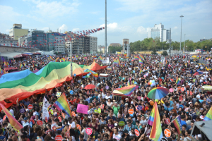 Gay pride at Taksim, June 30. Photo by Latif Şimşek.
