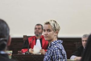 537573-amina-sboui-the-tunisian-member-of-the-ukrainian-feminist-group-femen-appears-in-a-courtroom-in-sous