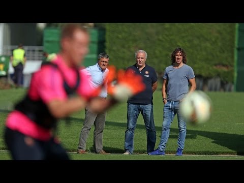 Carles Puyol visits training session (03/09/2014)