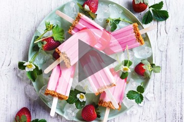 How to make strawberry cheesecake iceblocks