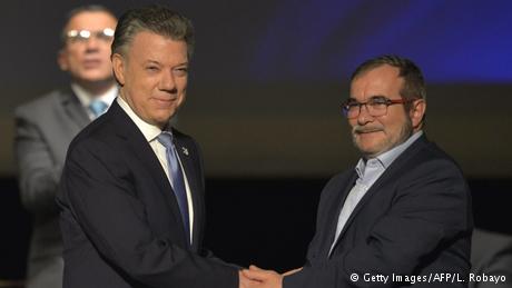 Kolumbien Bogota Unterzeichnung Friedensvertrag (Getty Images/AFP/L. Robayo)