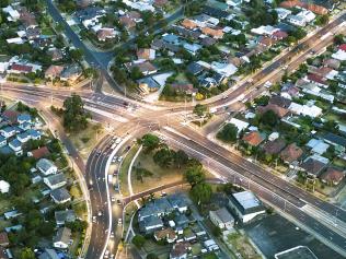 VETTA NOM Aerial view of major roads cutting through housing developments in suburban Melbourne, Australia. [url=file_closeup?id=24341906][img]/file_thumbview/24341906/2[/img][/url]