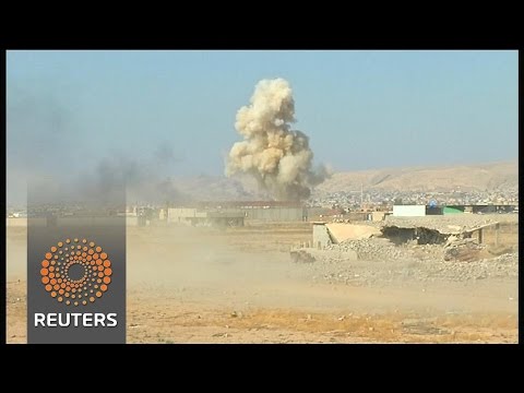 Iraq peshmerga storm I.S. town on mission to Mosul