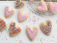 How to decorate biscuits with fondant icing