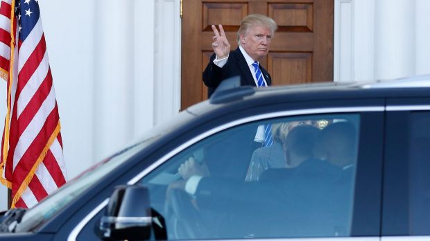 Donald Trump's waves to the media.