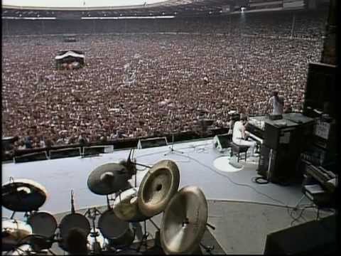 Queen  - (1985) Bohemian Rhapsody / Radio Ga-Ga / Hammer To Fall (Live Aid)