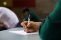 Stock photos for HSC exams. Year 11 students at Concord High School posing for a photo, Sydney. 13th October 2016 Photo: ...