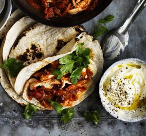 Sunday night dinner: Chicken tinga with tortillas.